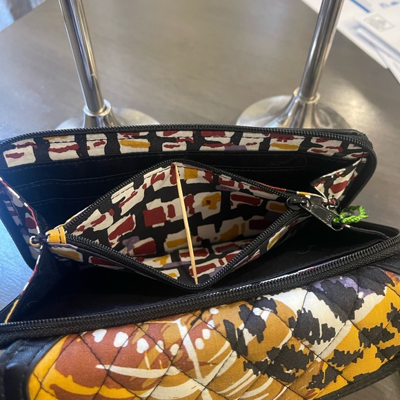 Vera Bradley Ultimate Wristlet Painted Feathers NWT with Defects (see photos) - Picture 8 of 12